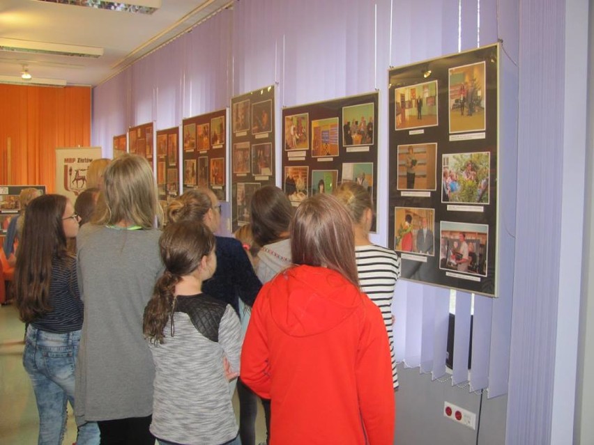 Uczennice z SP w Sławianowie odwiedziny Bibliotekę w Złotowie