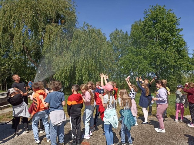 200 dzieci gościło w siedzibie KP PSP Chełmno na prewencyjnej lekcji dotyczącej zagrożeń m.in. pożarowych