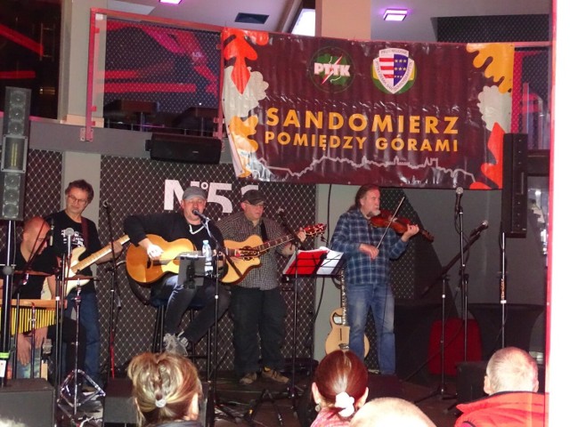 Poezja śpiewana i piosenka turystyczna była słyszana w weekend w Sandomierzu. Więcej na kolejnych zdjęciach