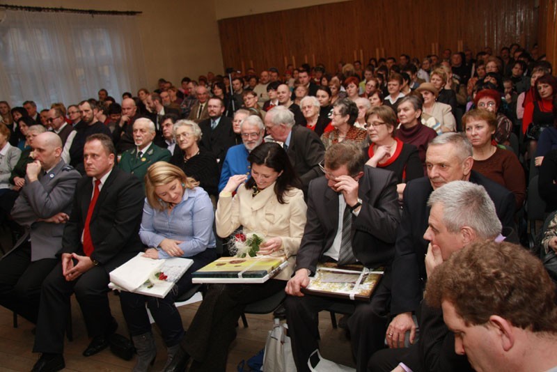 W środku od lewej Katarzyna Sztandera, Ilona Antoniszyn-Klik...