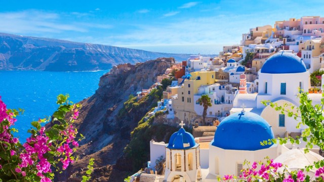 Gdzie można spędzić tydzień w słońcu i cieple na majówkę 2023, nie martwiąc się o wyżywienie, hotele i atrakcje? Sprawdziliśmy najtańsze kierunki wycieczek all inclusive na długi weekend majowy. Rozkoszny urlop w Grecji, Hiszpanii, Turcji czy Egipcie jest w zasięgu ręki i portfela.