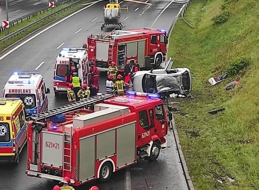 Kierowca citroena wjechał w barierki na DTŚ.