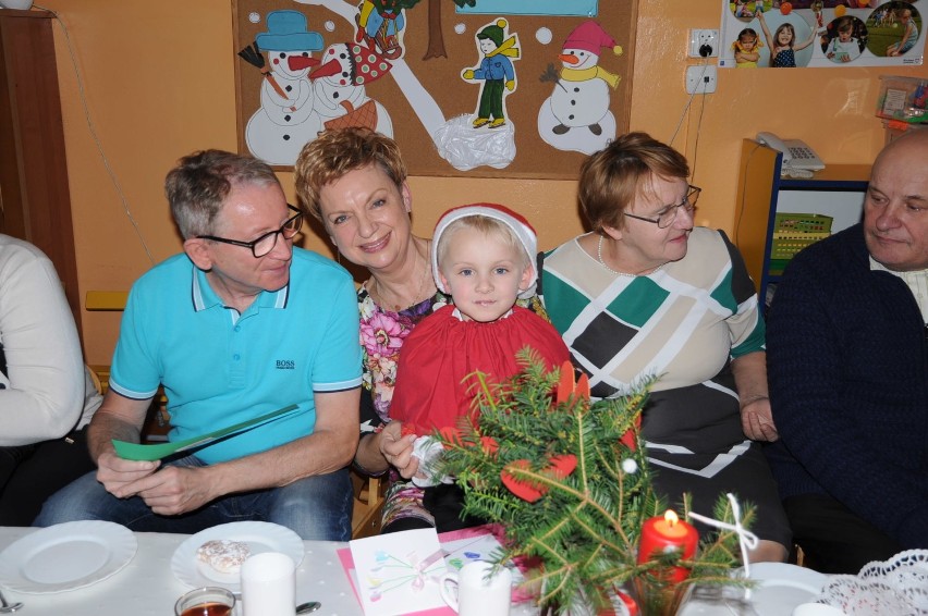Babcie i dziadkowie odwiedzili swoich wnuków z Przedszkola nr 19 w Kaliszu ZDJĘCIA