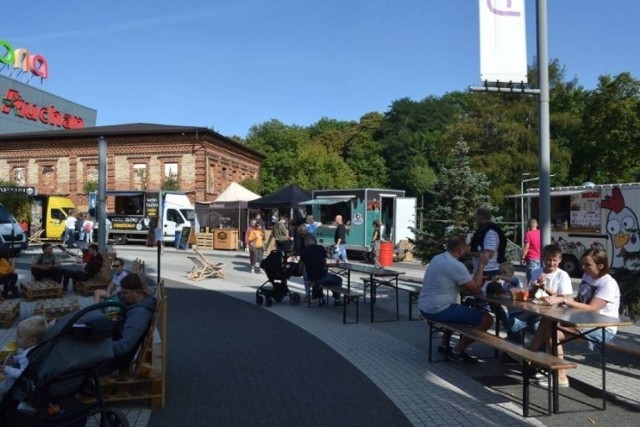 Food trucki chętnie goszczą wokół Centrum Handlowego Pogoria

Zobacz kolejne zdjęcia/plansze. Przesuwaj zdjęcia w prawo - naciśnij strzałkę lub przycisk NASTĘPNE