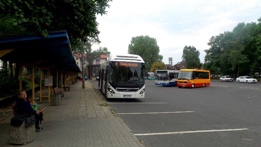 Nowoczesny autobus hybrydowy na ulicach Olkusza
