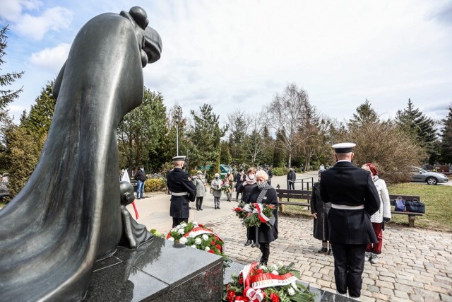 Obchody 81. rocznicy Zbrodni Katyńskiej przy pomniku Golgoty Wschodu na Cmentarzu Łostowickim w Gdańsku