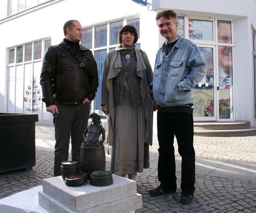Od lewej - Artur Wochniak, Małgorzata Bukowicz, Robert...