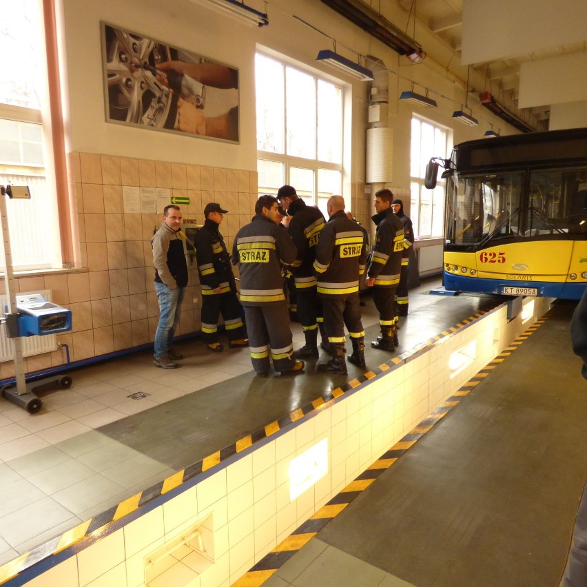 Strażacy szkolą się w tarnowskim MPK [ZDJĘCIA]                                     