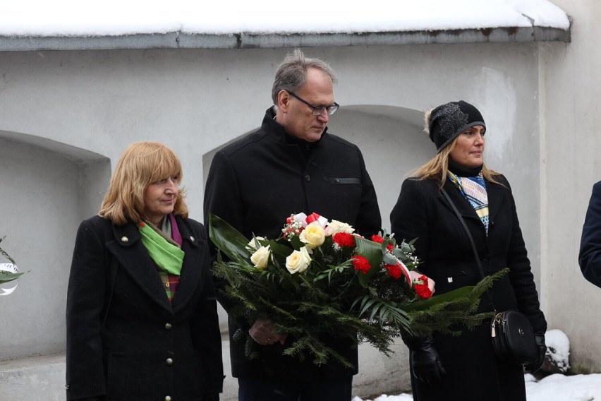 160 rocznica wybuchu powstania styczniowego w Radomsku. Wiązanki i wykład. ZDJĘCIA