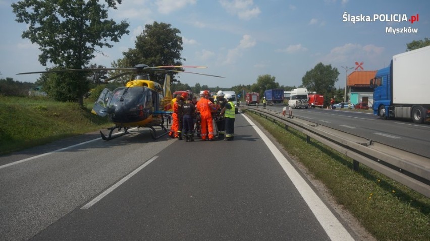 Wypadek na DK 1 w Koziegłowach [ZDJĘCIA]. Droga w kierunku Katowic jest całkowicie zablokowana