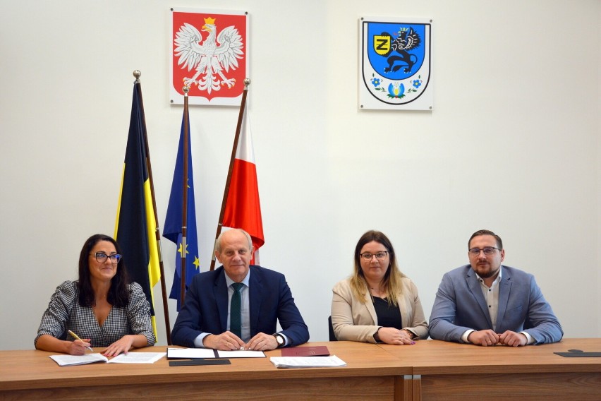 Burmistrz gminy Żukowo podpisał umowę z wykonawcą