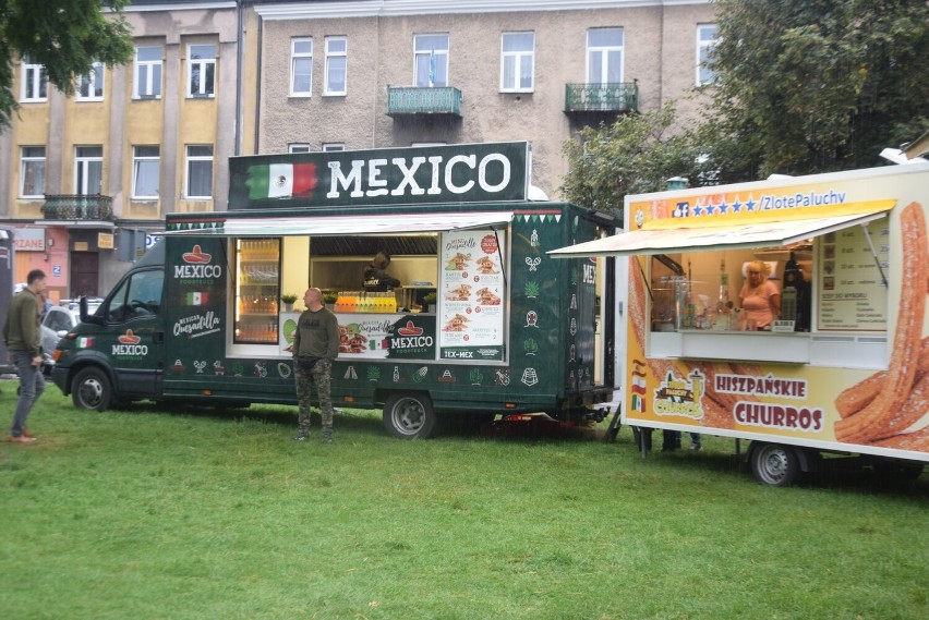 W sobotę 23 września food trucki zacumowały na placu...