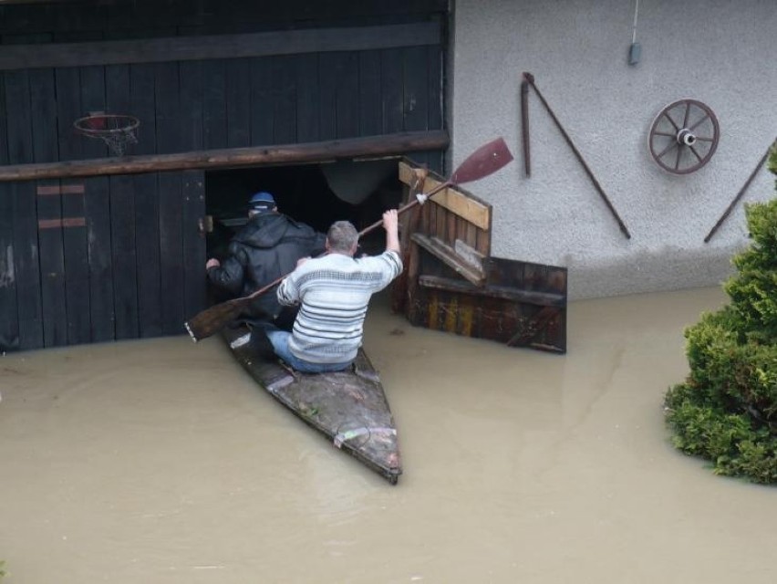 Pamiętna wielka woda w 2010 roku. Wezbrane rzeki zalały wtedy Oświęcim i cały powiat oświęcimski. ZDJĘCIA