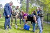 Otwarcie nowego placu zabaw w Borowie z symbolicznym posadzeniem drzewek ZDJĘCIA