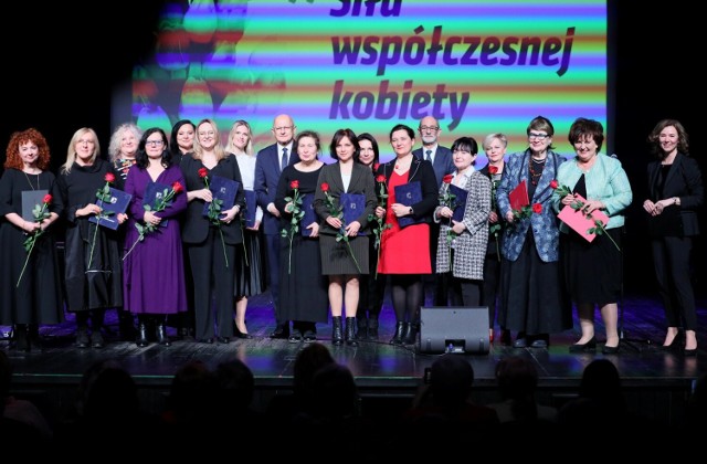 Władze Lublina uhonorowały medalami lublinianki, które przyczyniają się do rozwoju i promocji miasta, a także angażują się w pracę na rzecz mieszkańców Lublina. Zobacz naszą fotorelację z wydarzenia.