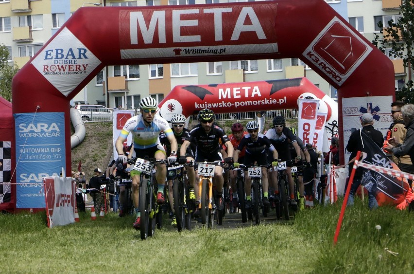 Przy dobrej pogodzie zawodnicy Ligi MTB XC pokonywali trudną...