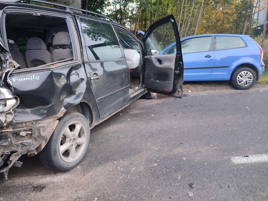 Wypadek w Szumlesiu Szlacheckim. Zderzenie dwóch samochodów (8.08.2022). Dwie osoby zostały ranne ZDJĘCIA