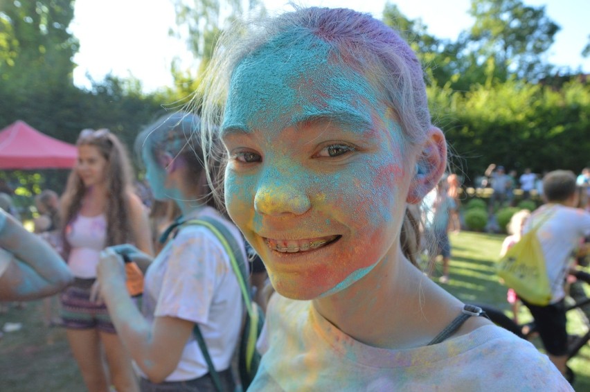 Miastko. Lato naprawdę jest kolorowe. Festiwal Kolorów w parku miejskim i nie tylko (FOTO)