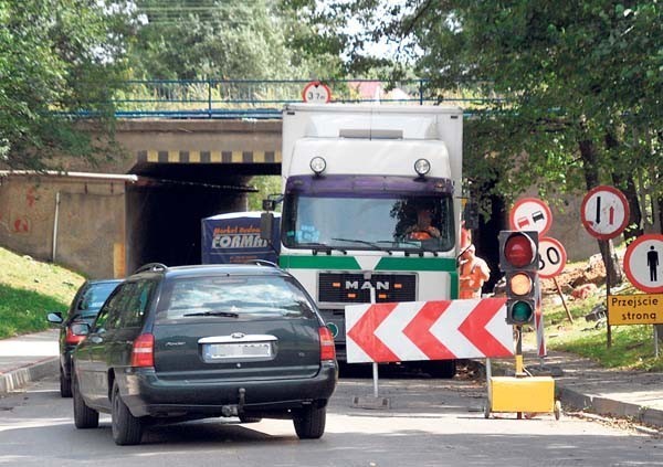 Wczoraj przy tunelu pojawiła się sygnalizacja świetlna