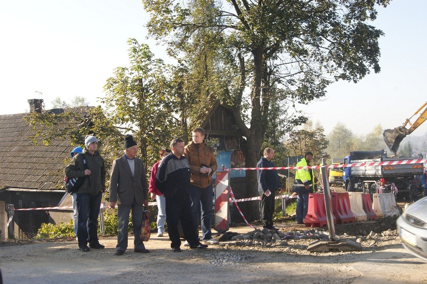 Mieszkańcy ul. Krakowskiej chcą, by GDDKiA wybudowała przejście przez plac budowy