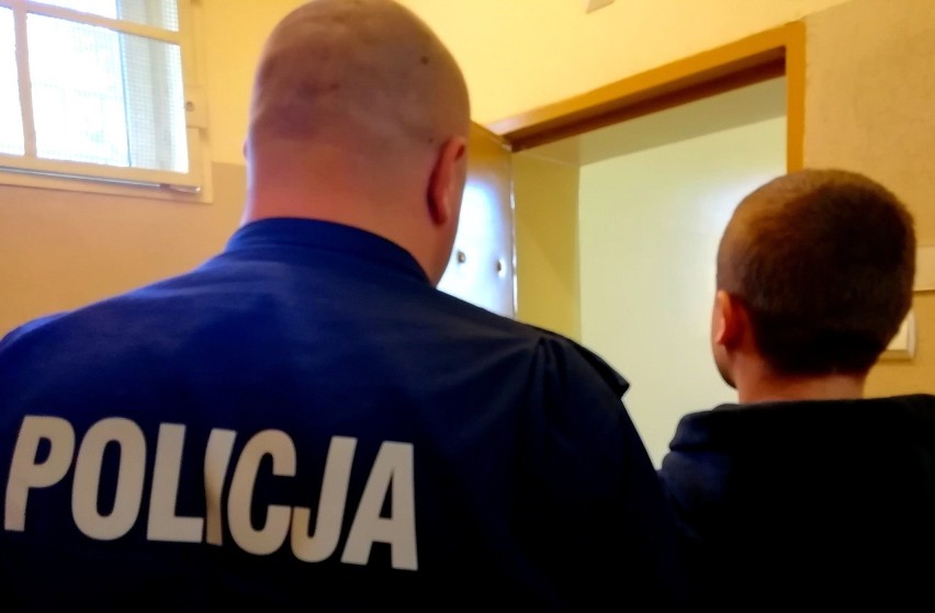 Rawscy policjanci przechwycili 22 tony nielegalnego tytoniu [ZDJĘCIA, FILM]