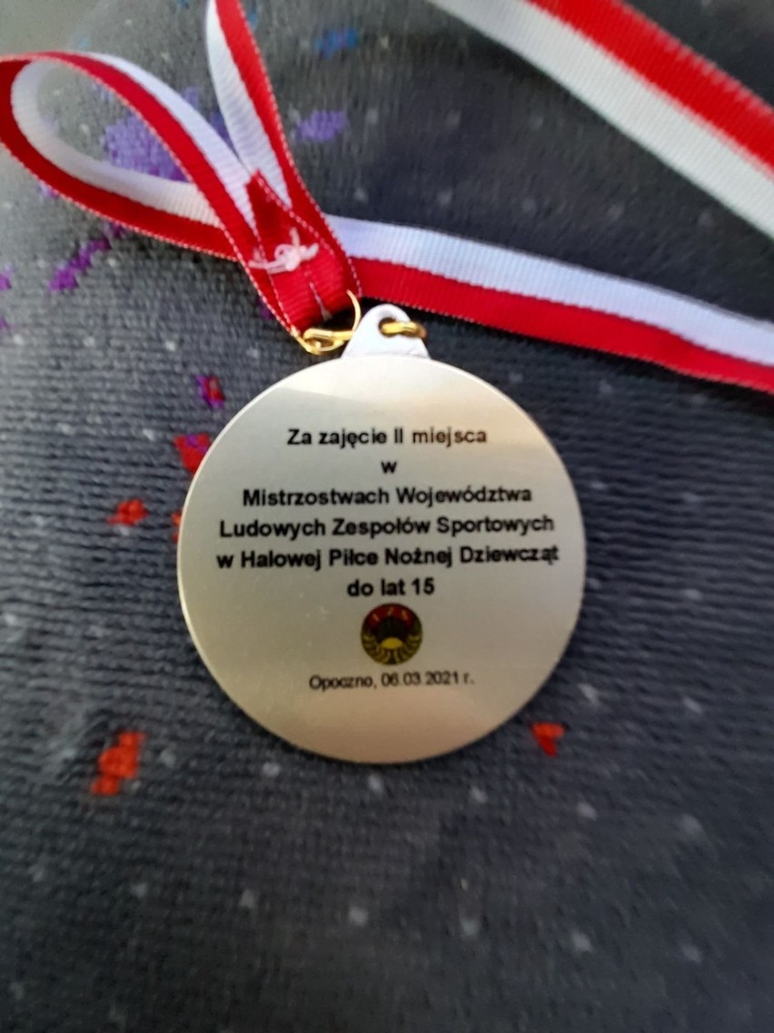 Uczennice ZSP w Łękawie zdobyły srebro w wojewódzkim turnieju piłki nożnej
