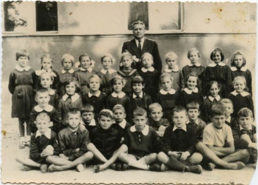 Dzieci z Lęborka podczas nauki i zabawy na archiwalnych zdjęciach [ZDJĘCIA]