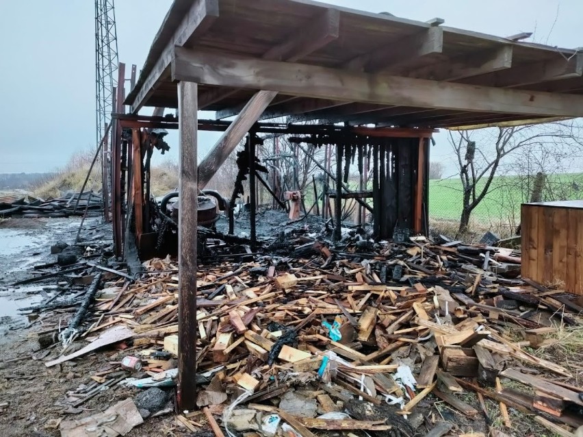 Pożar w tartaku w Prószkowie wybuchł 4 stycznia 2022 roku.