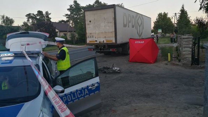 Śmiertelne potrącenie rowerzystki w gminie Sieradz. Ofiarą 61-latka. Do zdarzenia doszło w Charłupi Małej