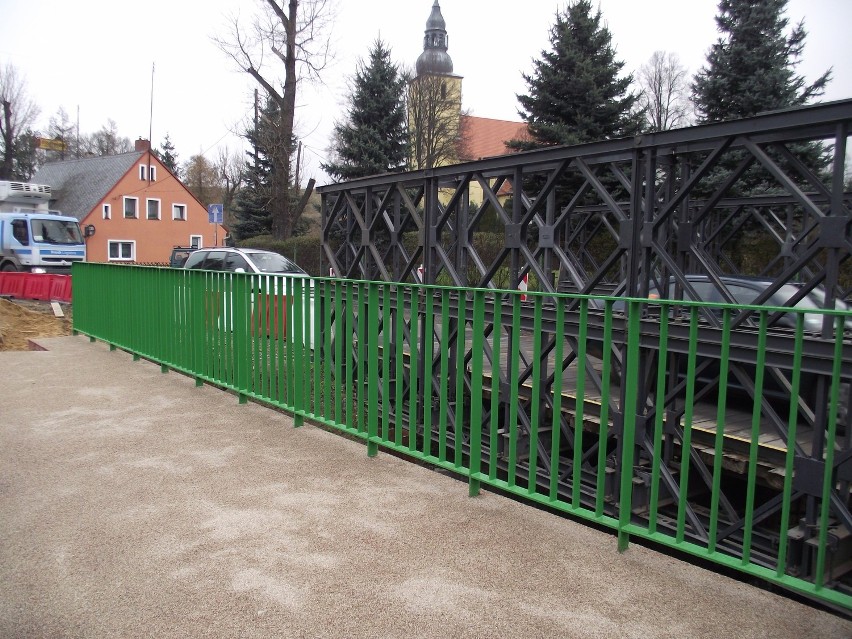 Most w Maciejowej został otwarty, ale prace wykończeniowe na...