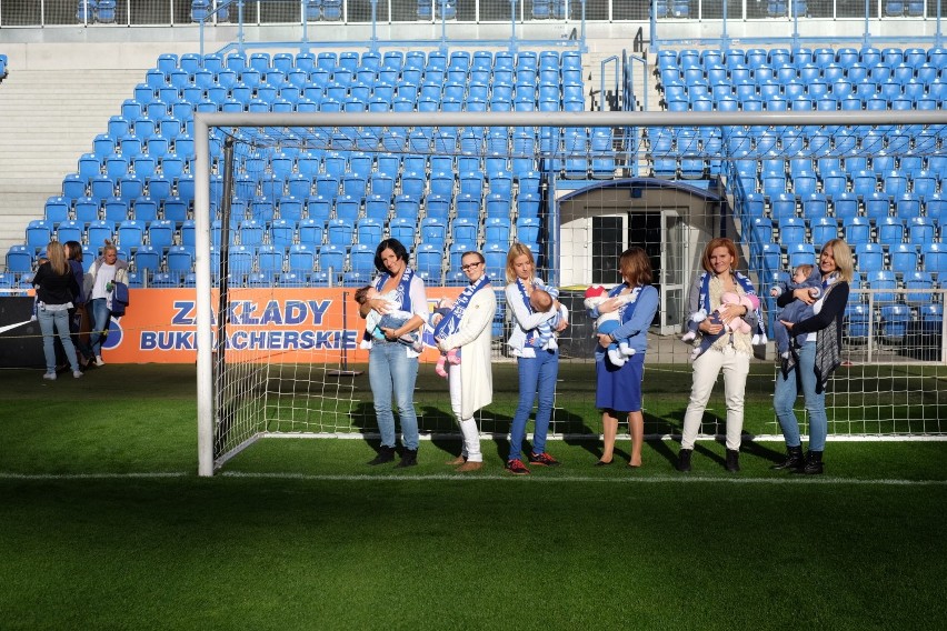 The Milky Way: Mamy karmią piersią na stadionie Lecha Poznań