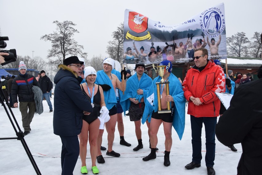 Stacja Pogodne Suwałki: Morsowanie, wioska indiańska, zimowy bieg oraz Nordic Walking (zdjęcia) 