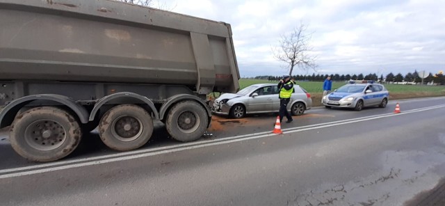 Na kierowcę opla policjanci z KMP Włocławek nałożyli  mandat karny za spowodowanie kolizji