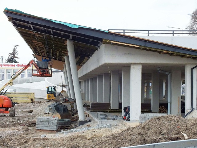 Aktualny stan zadaszenia nad peronami dla autobusów Starachowicach Zachodnich.