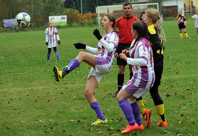 Tym razem „Fuksiary” (jasne stroje) otrzymały srogą lekcję futbolu.