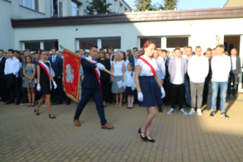 Inauguracja Roku Szkolnego 2018/2019 w Zespole Szkół nr 2 w Wieluniu[ZDJĘCIA]