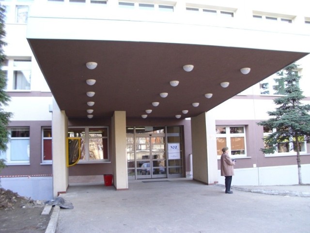 Szpital Specjalistyczny nr 1 w Bytomiu zarządził przenosiny pacjentów z budynku przy al. Legionów 49 do budynku przy Żeromskiego 7.