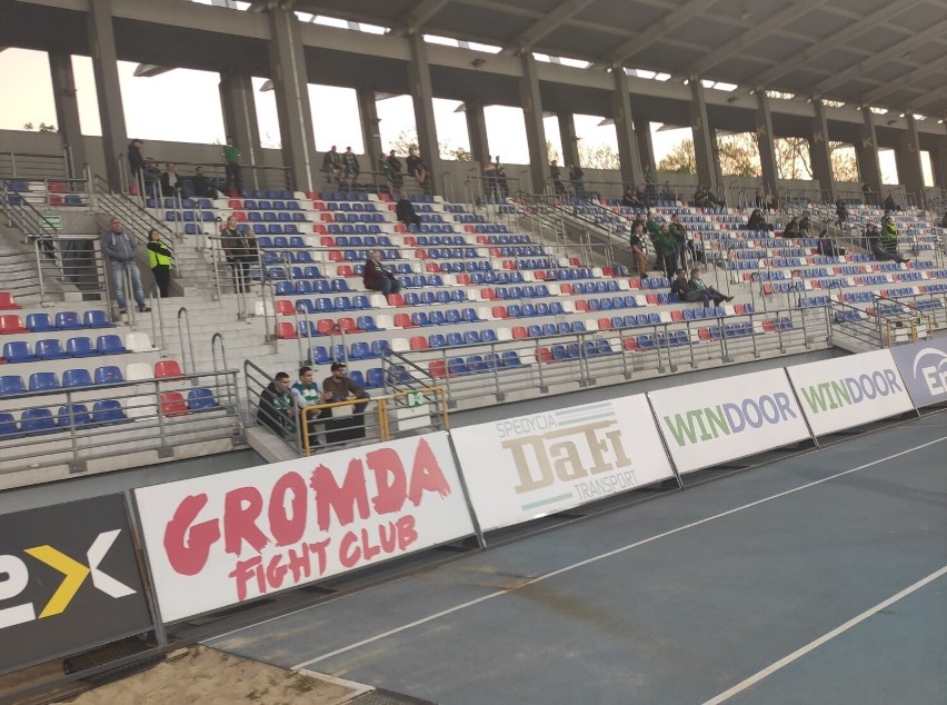 Kompromitacja Radomiaka Radom. Kibice wyszli ze stadionu w trakcie meczu. Zobaczcie zdjęcia trybun