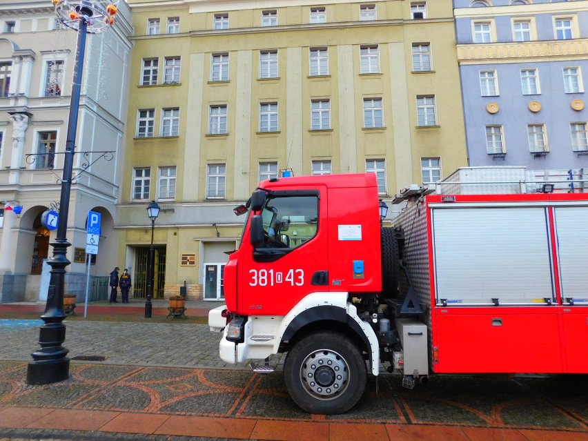 Straż pożarna w Atlantisie w wałbrzyskim Rynku. Co się dzieje? [ZDJĘCIA]