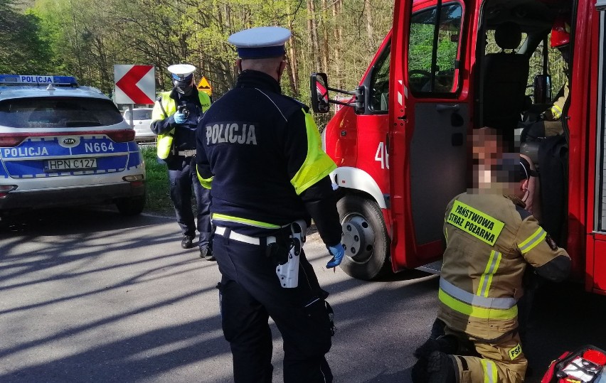 Gmina Sadlinki. Wypadek na trasie Gardeja - Sadlinki. Nietrzeźwy kierowca stracił panowanie nad samochodem. Miał 3 promile [ZDJĘCIA]