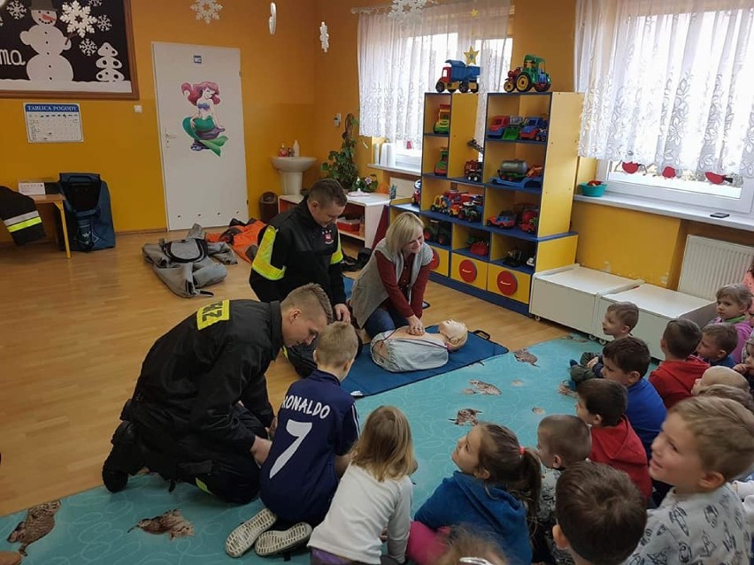 Spotkanie druhów OSP Zbąszyń i Wolsztyn  z przedszkolakami z Belęcina