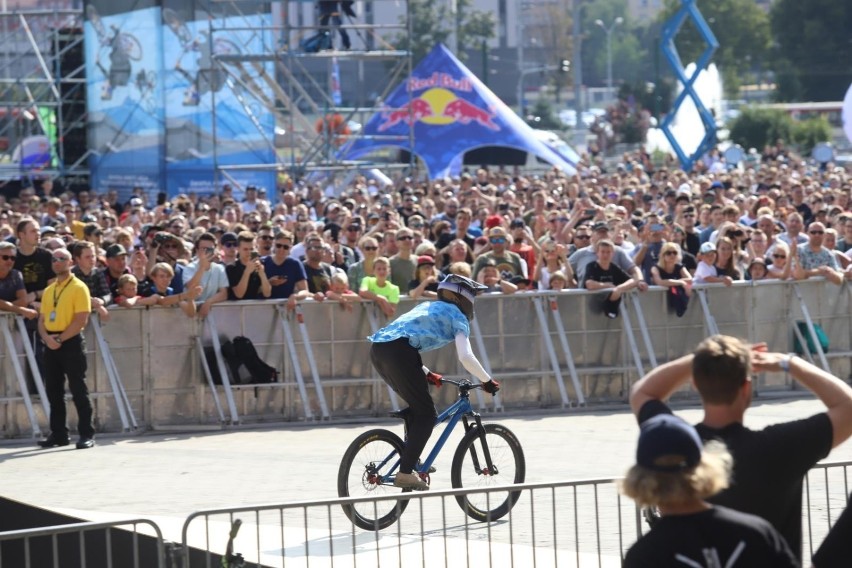 Zmagania Red Bull Roof Ride w Katowicach obserwowały tłumy...