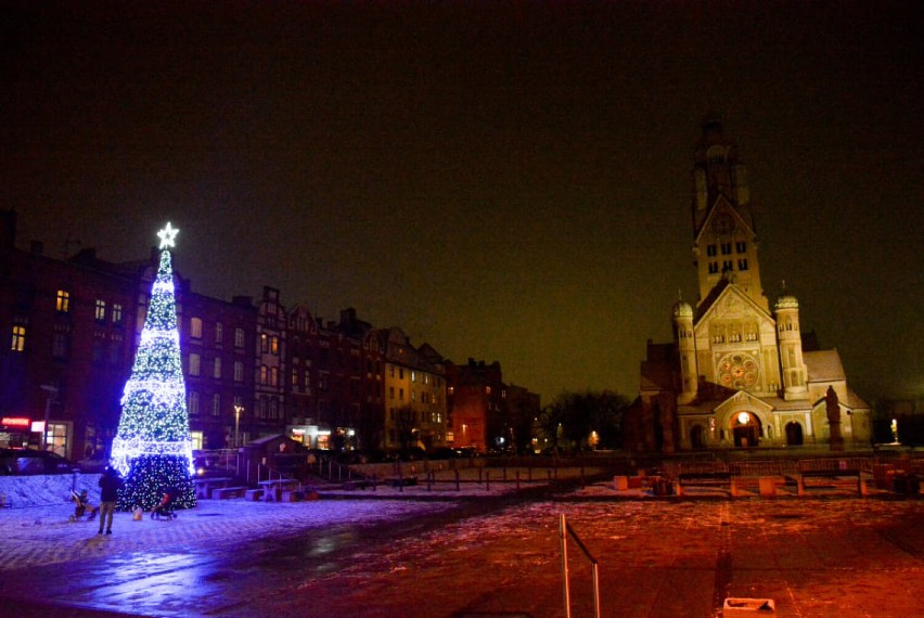 Ruda Śląska: Coraz bliżej Święta! W Rudzie Śląskiej instalują świąteczne iluminacje 