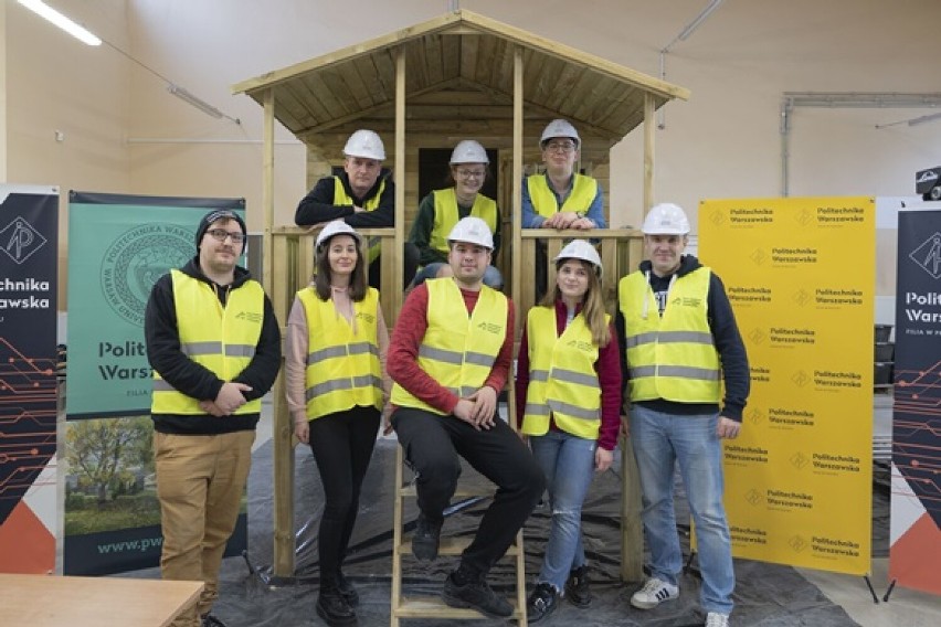 Studenci Politechniki zbudowali drewniany domek na licytację WOŚP
