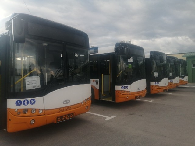 Sześć  nowych autobusów przyjechało do zajezdni w Sandomierzu. Kiedy wyjadą w trasę?