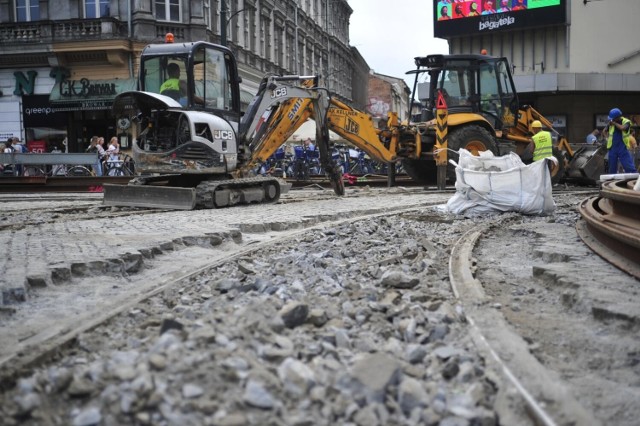 Zarząd Dróg Miasta Krakowa ogłosił przetargi dotyczące modernizacji torowiska na węźle przy ul. Piłsudskiego oraz na węźle "Bagatela". Na razie w dniach 4-15 maja zostanie wprowadzona tymczasowa organizacja  ruchu w związku z planowaną naprawą gwarancyjną na ul. Basztowej.