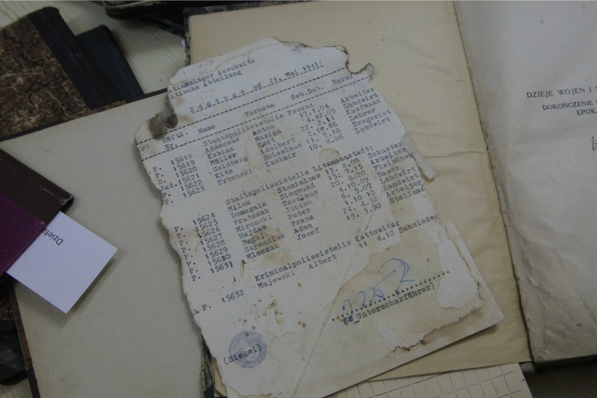 Dokument zawierający dane 15 więźniów obozu zagłady w...