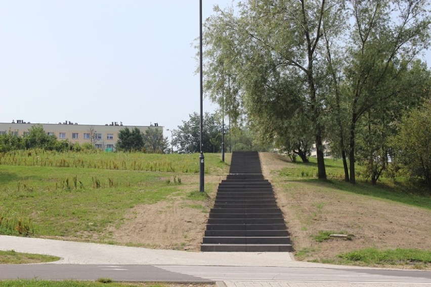 Do Parku Cegielnia od Wodzisławskiej zejdziecie już schodami