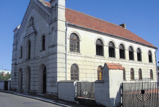 Budynek synagogi  wymaga kompleksowego remontu, na który potrzebne są miliony