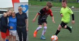 Trwa charytatywny turniej piłki nożnej na orliku w Wieluniu ZDJĘCIA